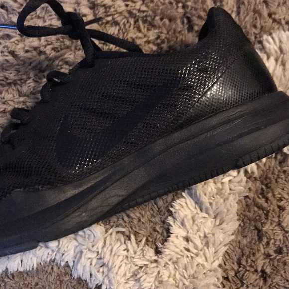 BLACK NIKE SHOES - Picture 2 of 3